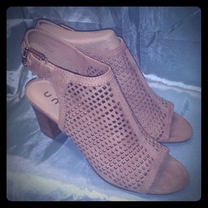 Unisa tan hills buckle around ankle